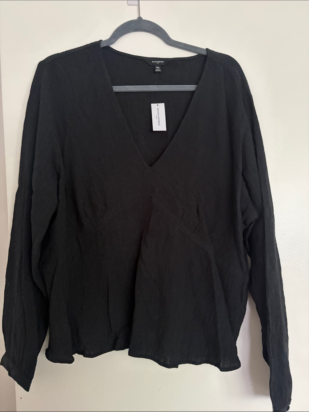 Banana Republic Black V-Neck Lightweight Long Sleeve Top